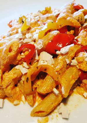 Foto di Pasta di farro con peperoni e tofu