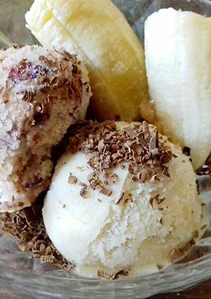 Una foto de Helado Light de Banana/Cereza