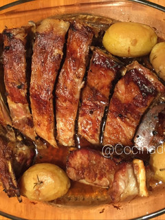 Una foto de Costilla de cordero al horno con patatas