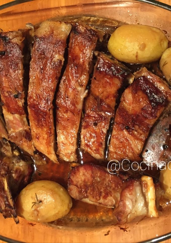 Una foto de Costilla de cordero al horno con patatas