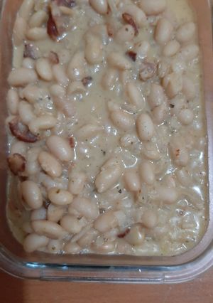 Una foto de Frejoles canarios con tocino