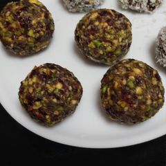 A picture of Cranstachio balls.