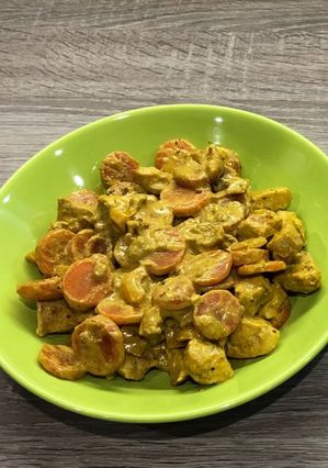 Une photo de Curry au poulet et aux légumes