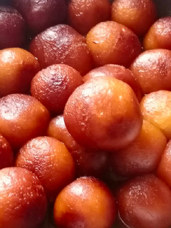 मावा गुलाब जामुन (Mawa gulab jamun recipe in hindi) रेसिपी मुख्य फोटो