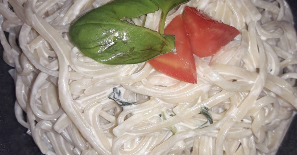 Fideos largos con salsa casancrem con albahaca y tomate???? Receta de  Aylén Miño- Cookpad