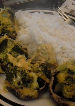 A picture of Broccoli with cheese on Mushroom.