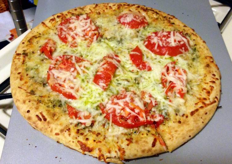 Quick & Easy Tomato Pesto And Mozzarella Pizza Quick & Easy Tomato Pesto And Mozzarella Pizza