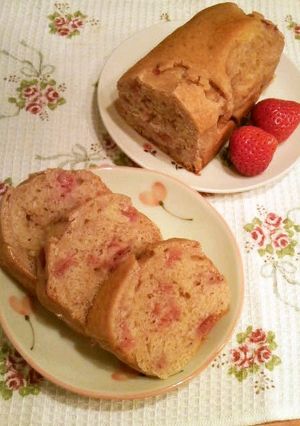 A picture of Strawberry Pound Cake.