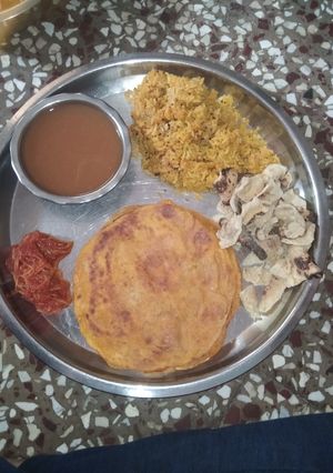 ખીચડી (Khichdi Recipe In Gujarati) રેસીપી મુખ્ય ફોટો