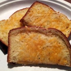 A picture of "Sweet" garlic cheese toast.