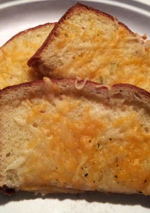 A picture of "Sweet" garlic cheese toast.
