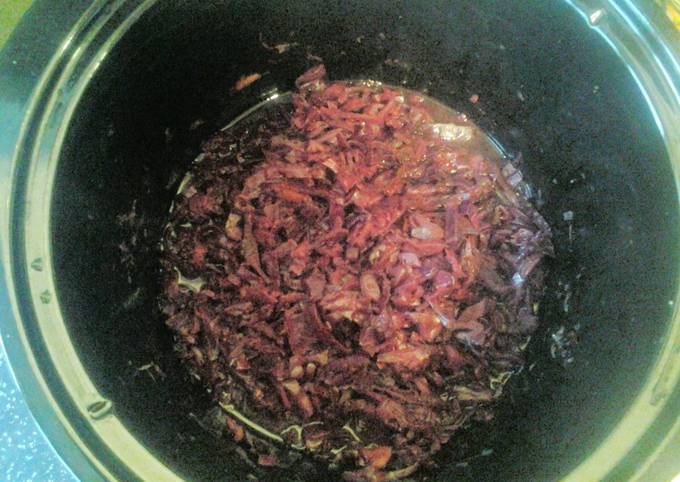 Slow cooker red cabbage