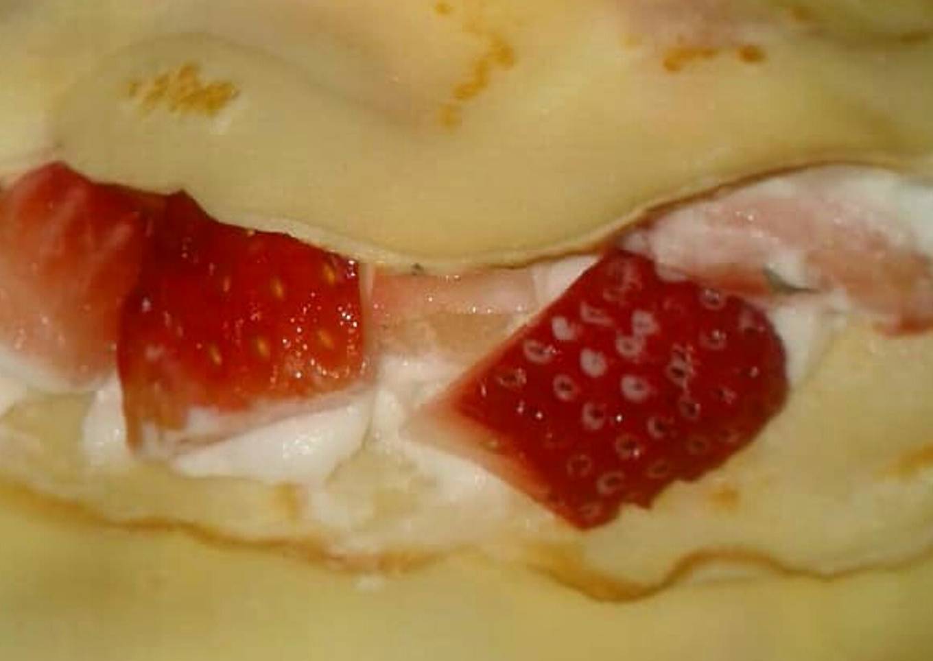 Panqueques con crema chantilly y frutillas 🍓