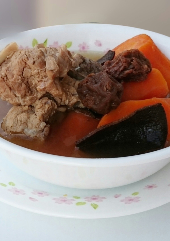 A picture of Carrot And Sour Plum In Pork Soup.