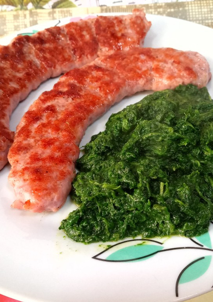 Una foto de Butifarra esparracada con espinacas