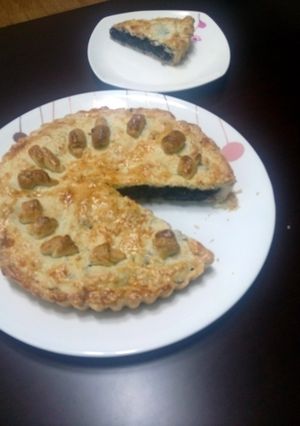A picture of Blueberry pie with cinnamon.