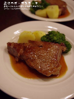 A picture of Tender Beef Steak with Red Wine Sauce.