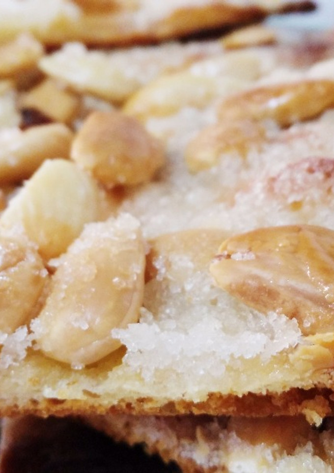 Una foto de Torta dulce de almendras