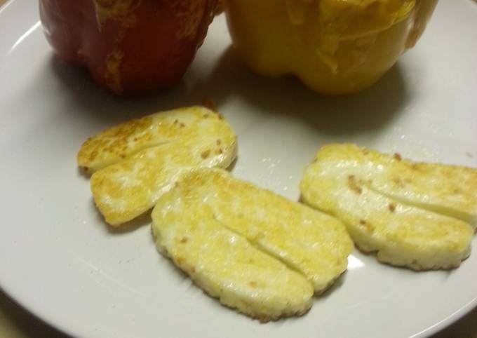 Stuffed peppers and garlic fried haloumi