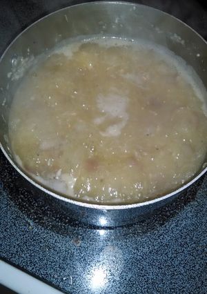 A picture of Turkey gravy.