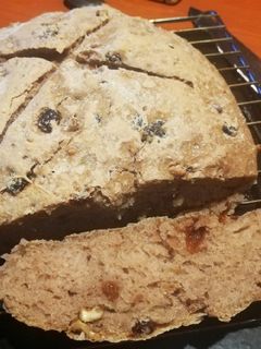 Una foto de Pan de nueces y pasas sultanas sin amasado