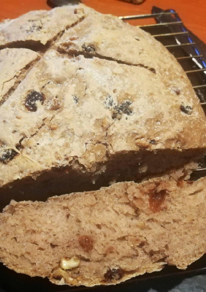 Una foto de Pan de nueces y pasas sultanas sin amasado