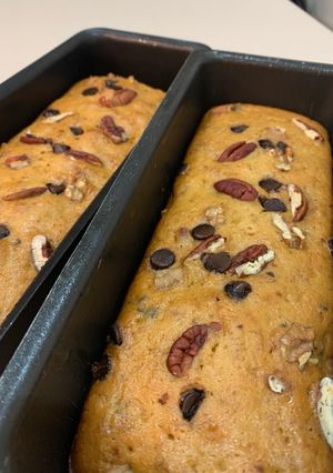 Una foto de Budín de banana, nueces y chocolate