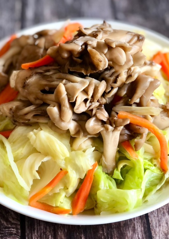 舞菇炒高麗菜 / 簡單家常菜 的食譜成品照片