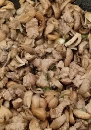 Foto resep Daging babi tumis jamur merang