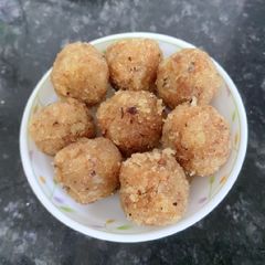 A picture of Coconut laddu.