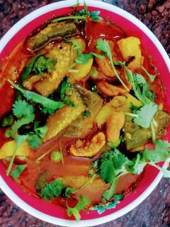 সবজি দিয়ে ঝোল (sabji diye jhol recipe in Bengali) রেসিপির প্রধান ছবি