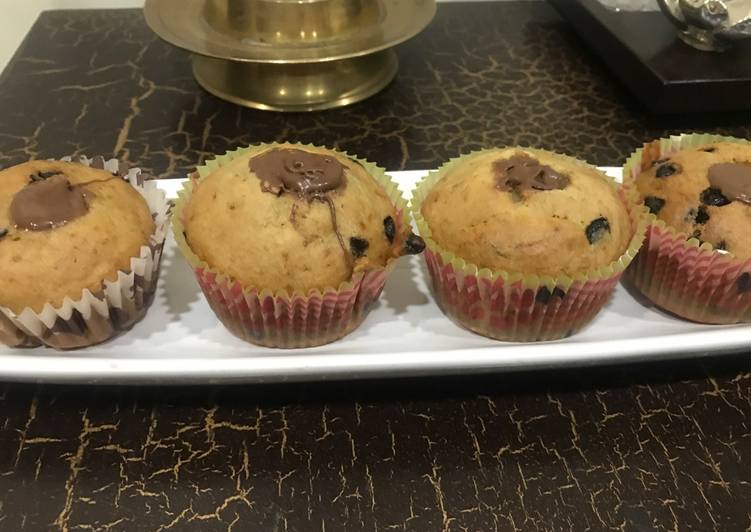 Recipe of Gordon Ramsay Banana and chocolate chips muffins with Nuttella filling