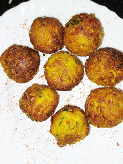 தினை ஸ்வீட்கார்ன் சீஸ் பால்ஸ் செய்முறை முக்கிய புகைப்படம்