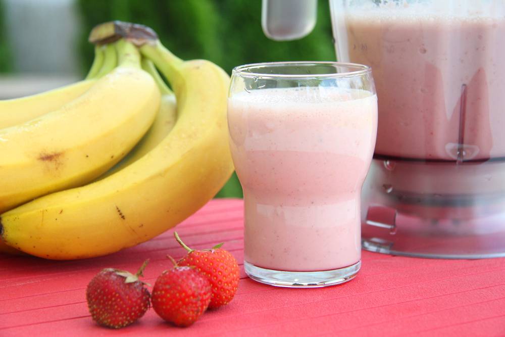 Rostos eper-banán smoothie recept recept fotó