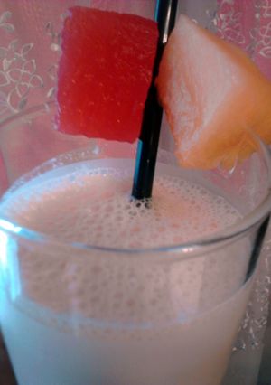 A picture of 3 Melon Smoothies.