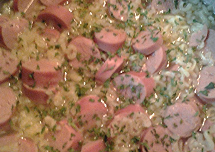 Recipe of Ultimate Skyes ramen and Vienna sausage