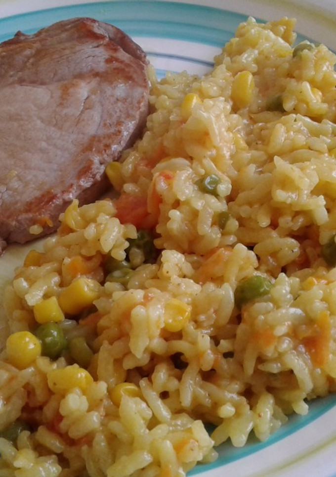 Una foto de Arroz cremoso con cùrcuma y base de pollo
