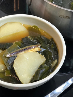 韓式馬鈴薯海帶芽湯 的食譜成品照片