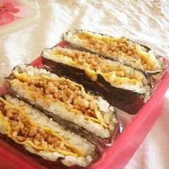 A picture of Chicken Soboro and Egg Onigiri Sandwich.