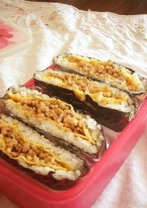 A picture of Chicken Soboro and Egg Onigiri Sandwich.