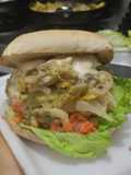 Sándwich con muchos vegetales y pollo🥙🥯🧅🍆🍗🥪