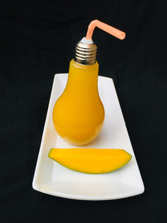 A picture of Ripe and unripe mango juice.