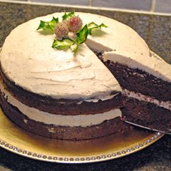 A picture of Christmas Mulled Wine Velvet Cake.