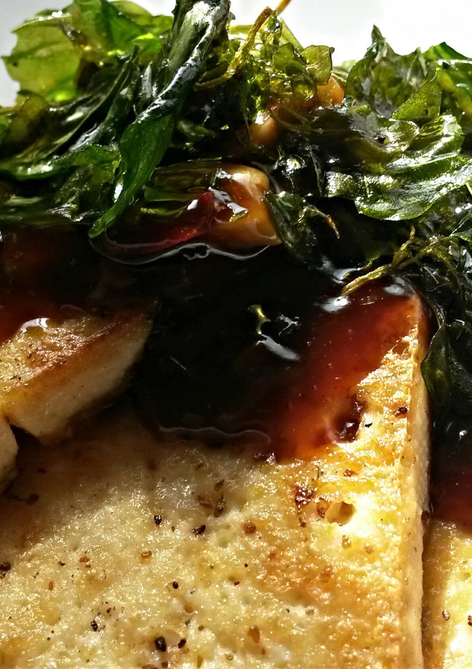 A picture of Sig's Tofu with Chilly and Basil.