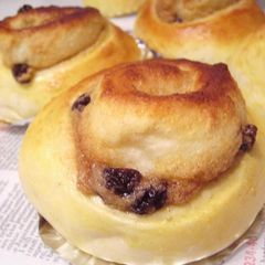 A picture of Cinnamon Almond Cream Bread Rolls.