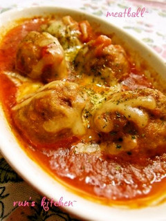 A picture of ✽ Meatballs with Stewed Tomatoes Topped with Cheese ✽.