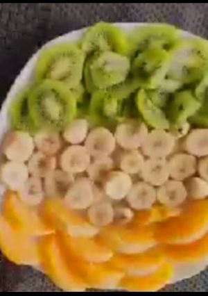 A picture of Tri color fruits dish.