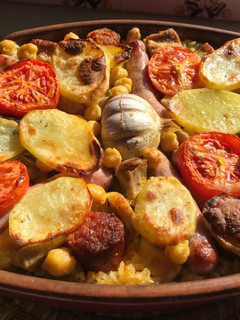 Una foto de Arroz al horno con chorizo de Asturias y longanizas de Ontinyent