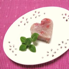 A picture of Heart-Shaped Strawberry Adzuki Bean Jello for Valentine's Day.