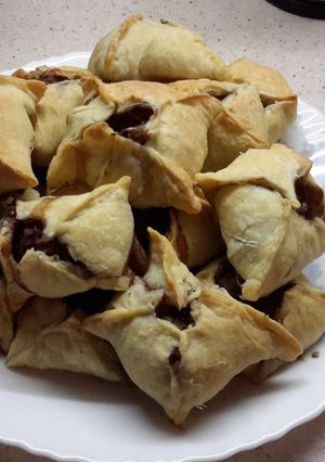 A picture of Mini meat pies.